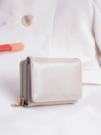 Billetera pequeña con botón a presión