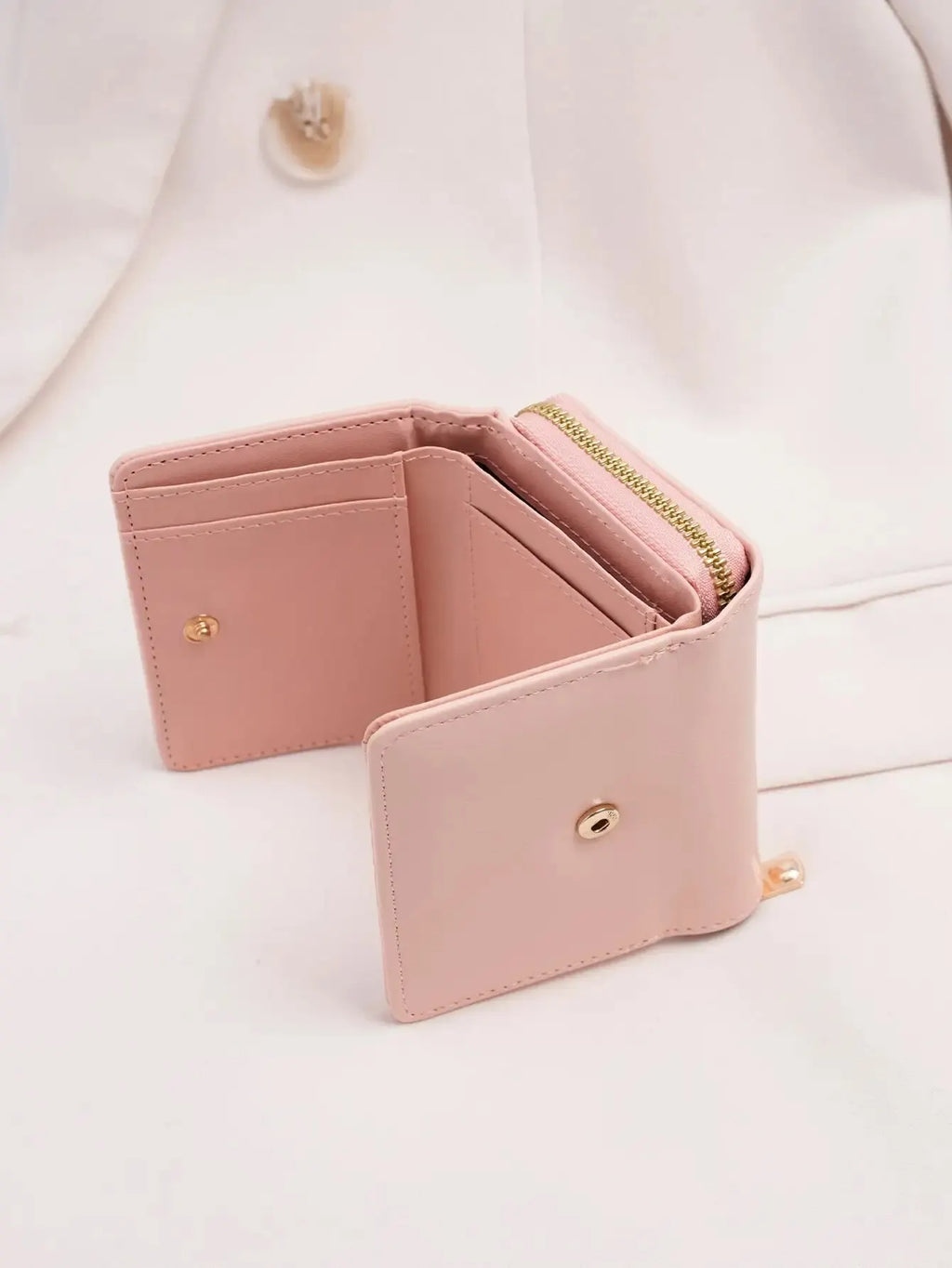 Billetera pequeña con botón a presión