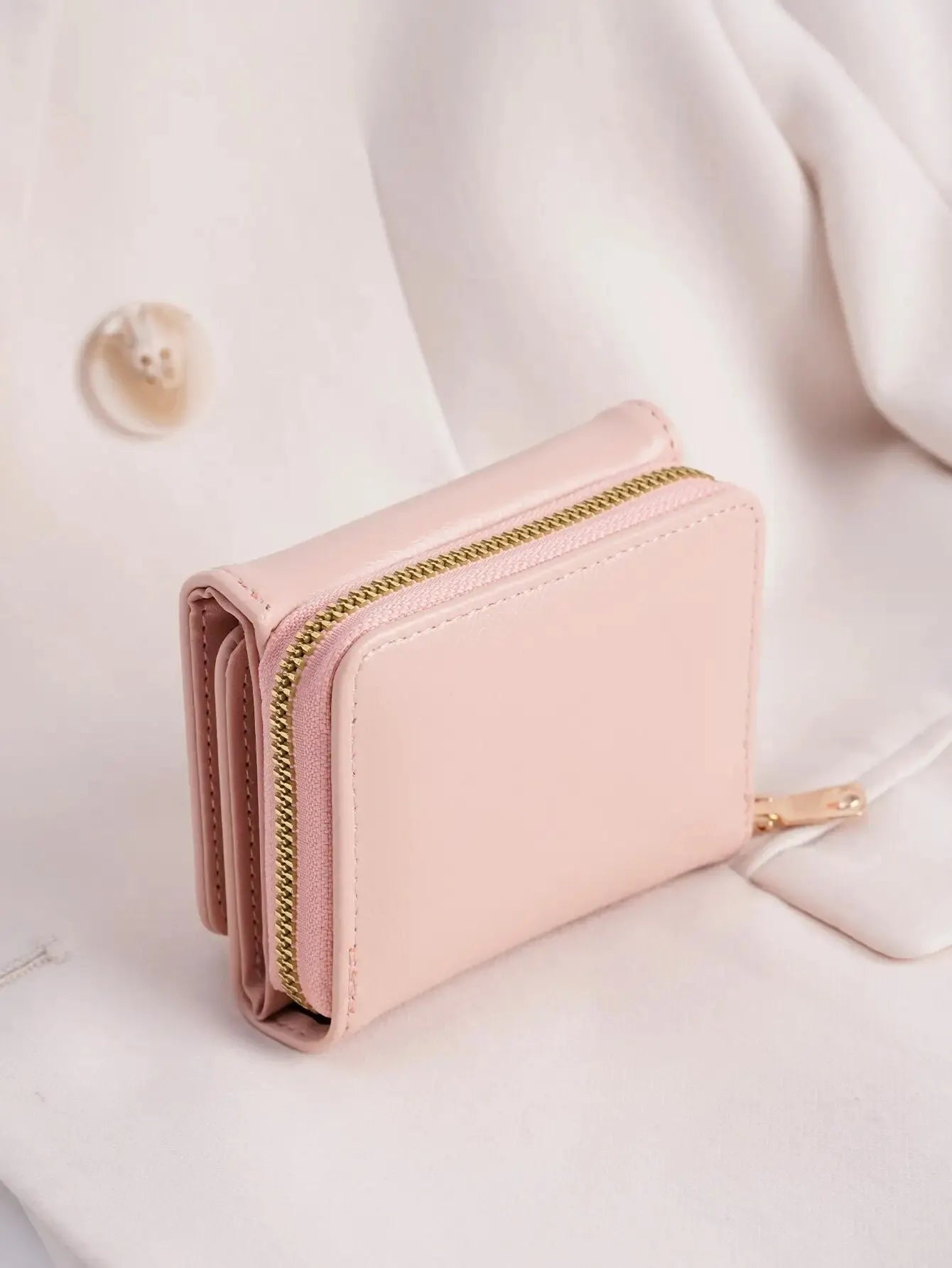 Billetera pequeña con botón a presión