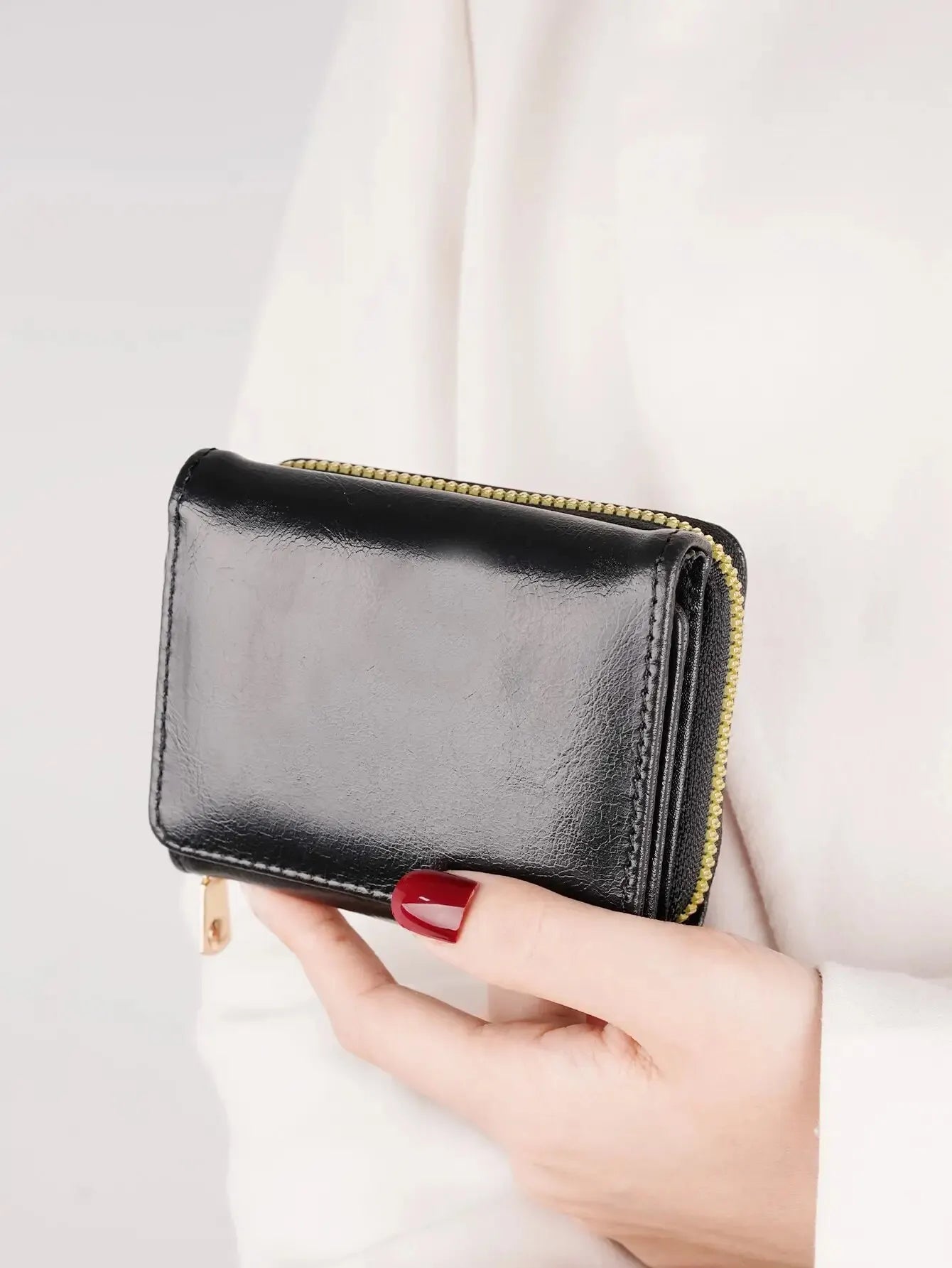 Billetera pequeña con botón a presión