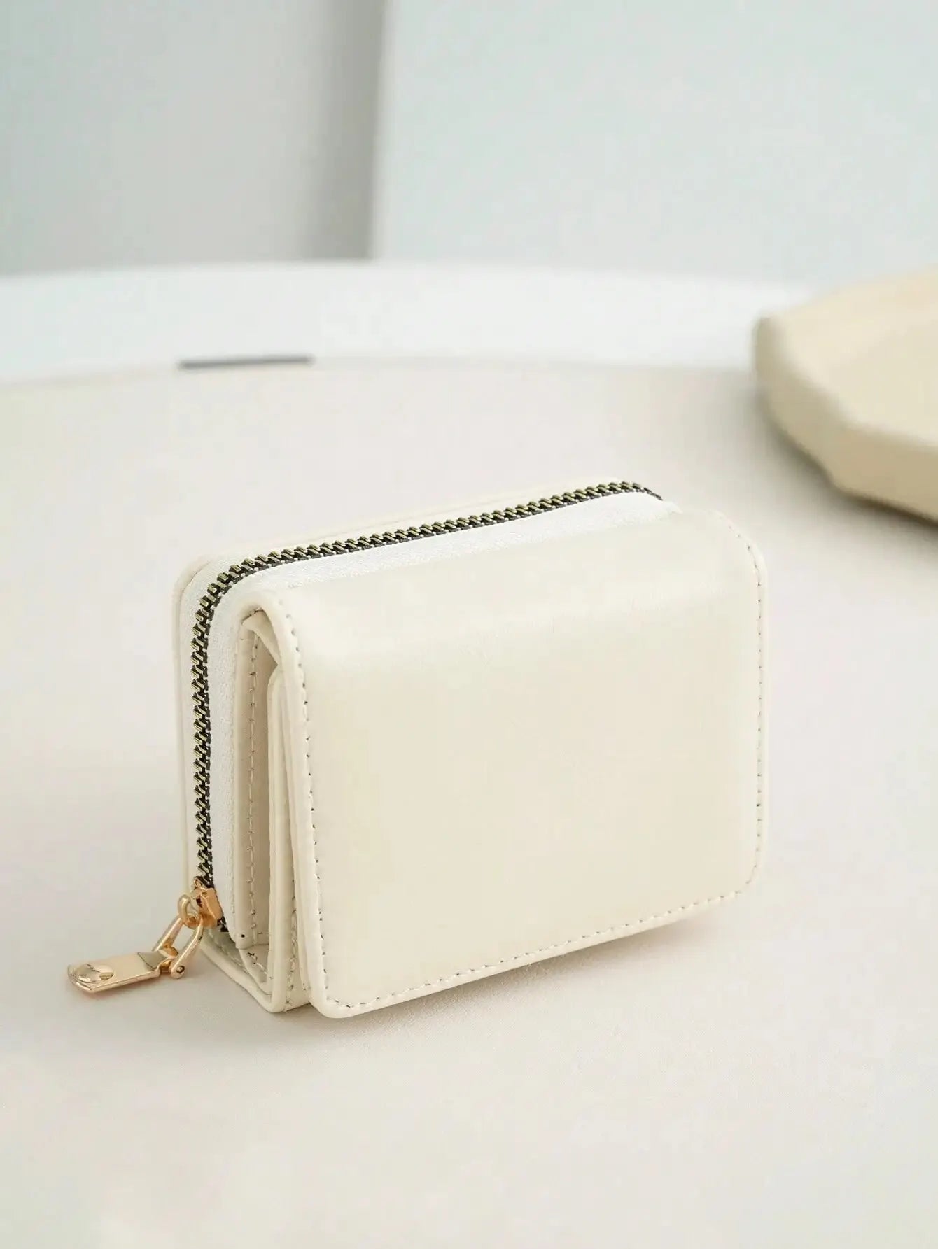 Billetera pequeña con botón a presión