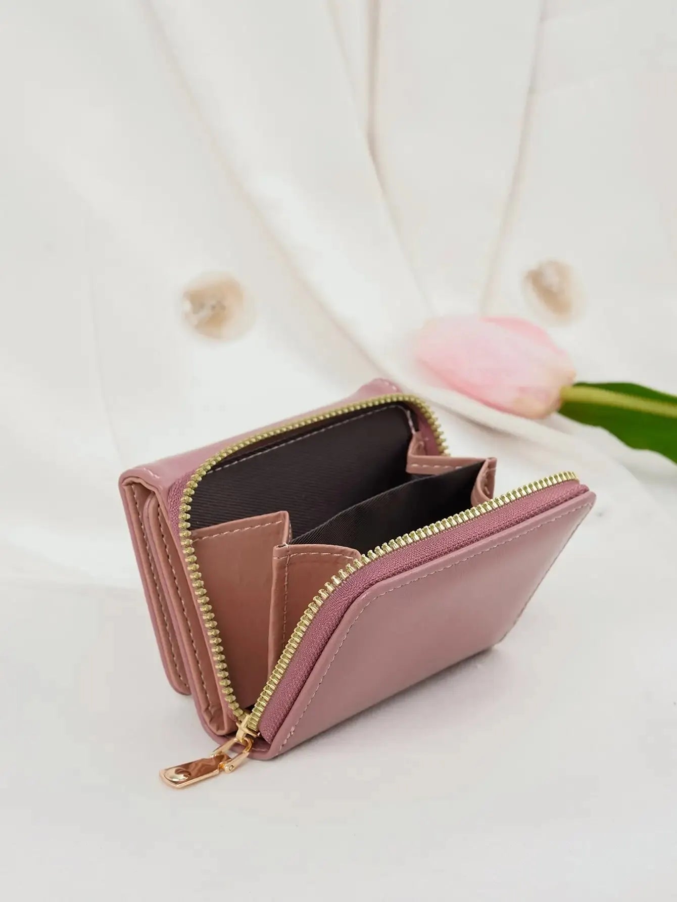 Billetera pequeña con botón a presión