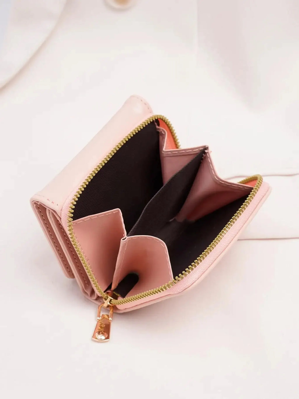 Billetera pequeña con botón a presión