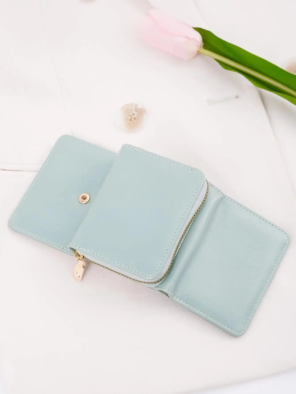 Billetera pequeña con botón a presión