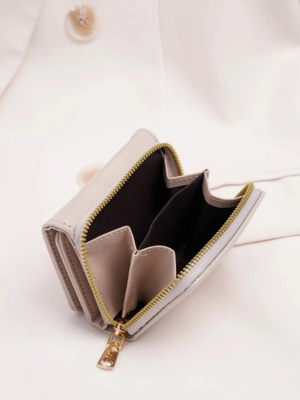 Billetera pequeña con botón a presión