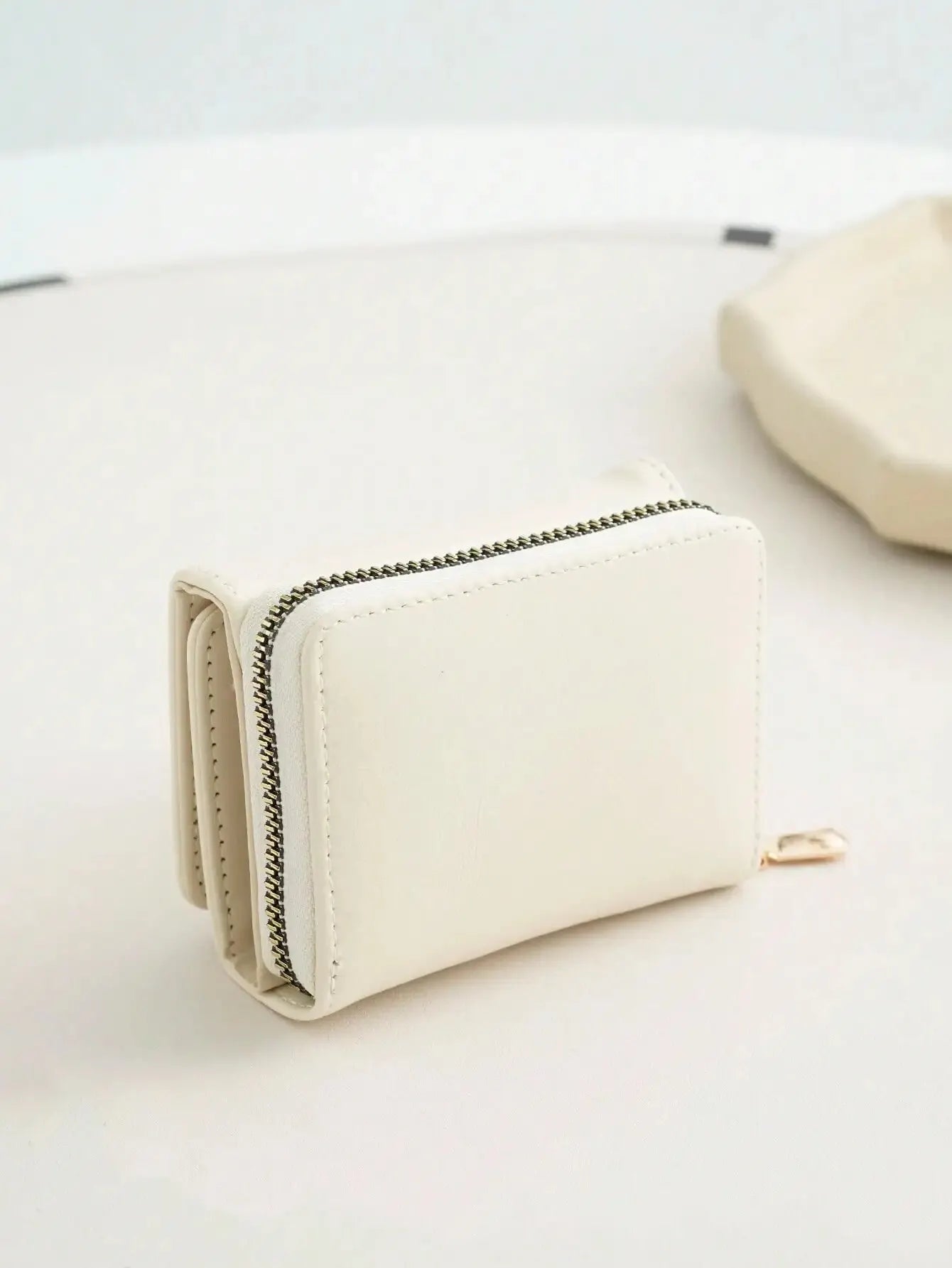 Billetera pequeña con botón a presión