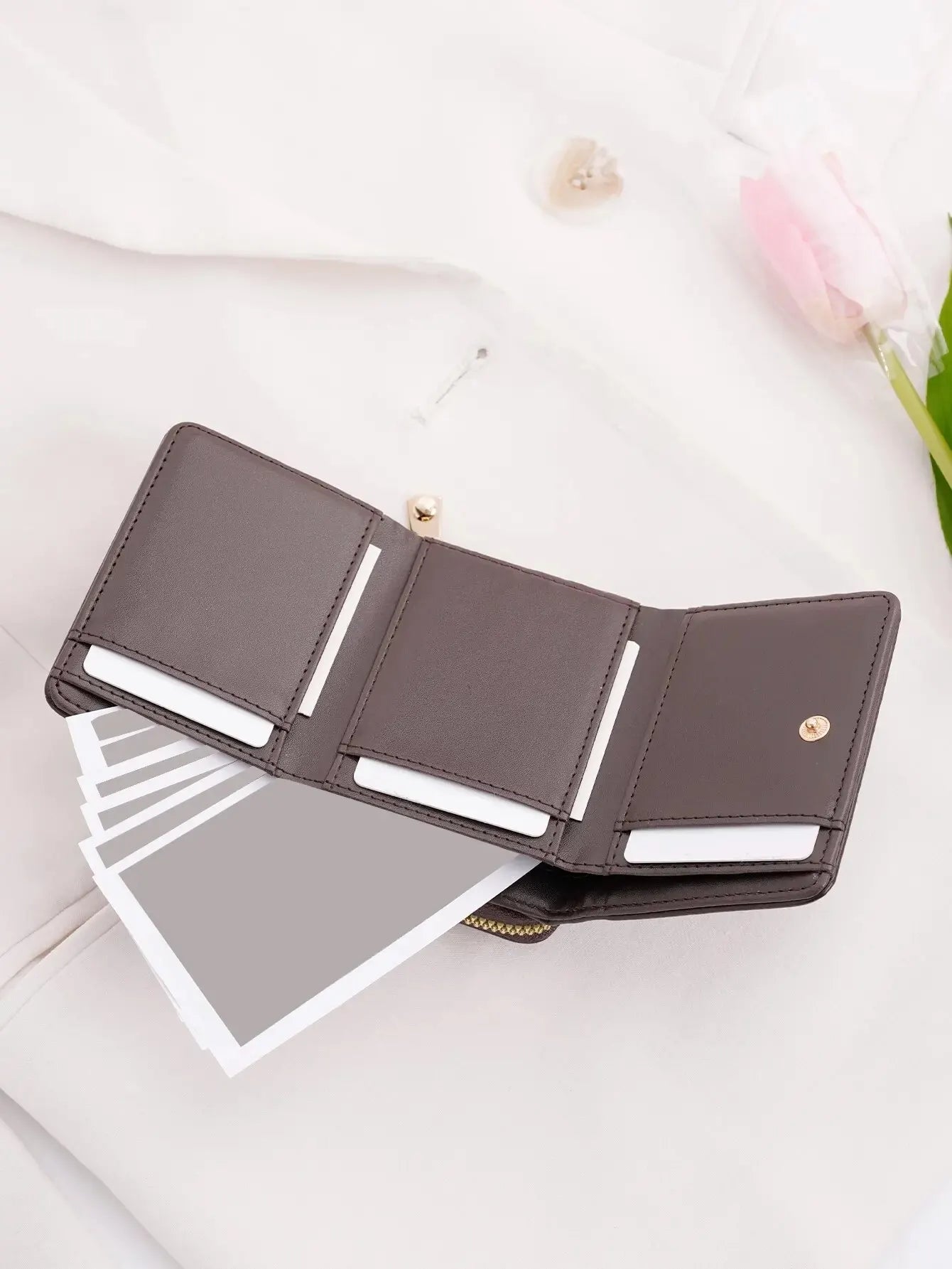 Billetera pequeña con botón a presión