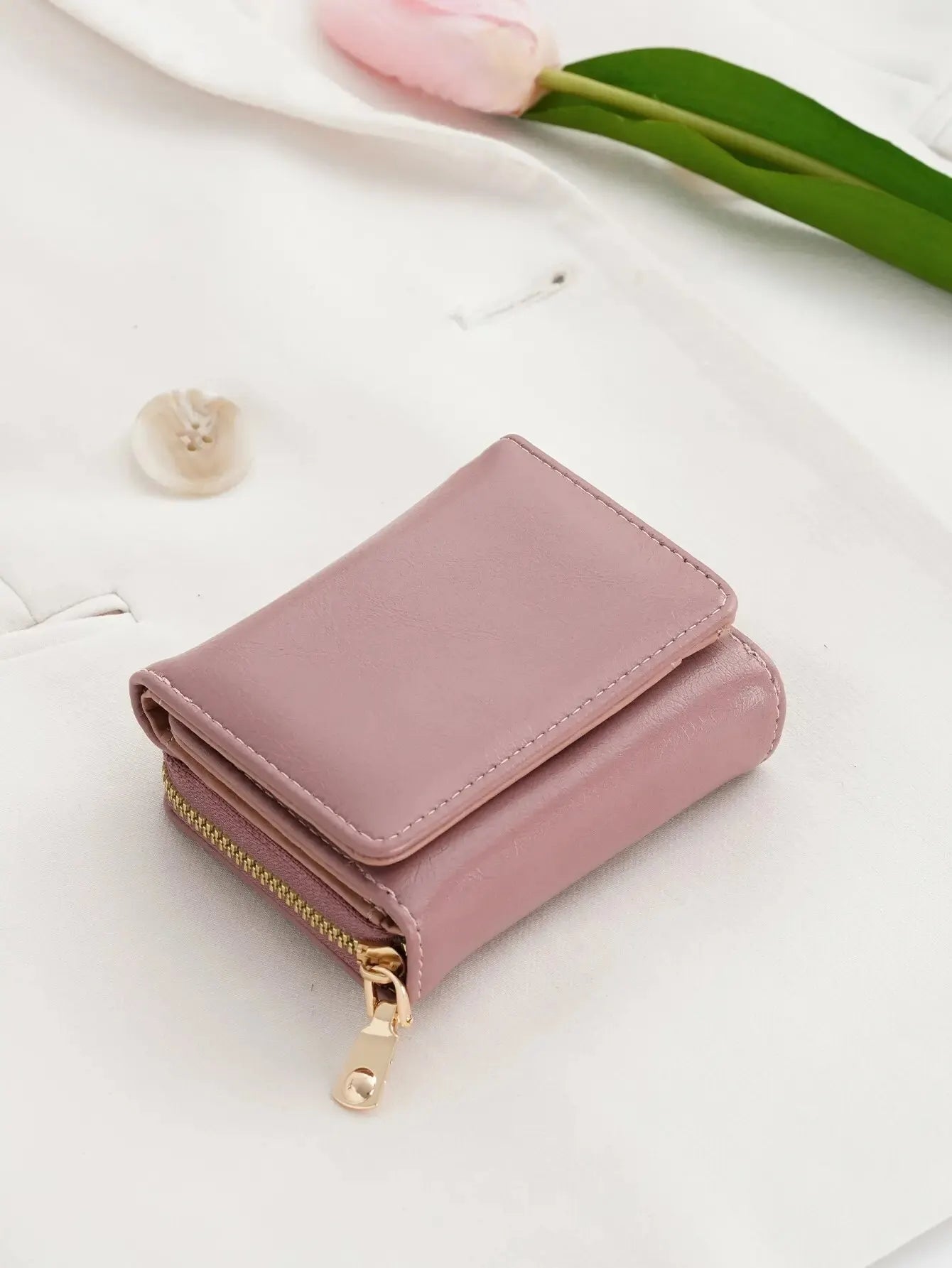 Billetera pequeña con botón a presión