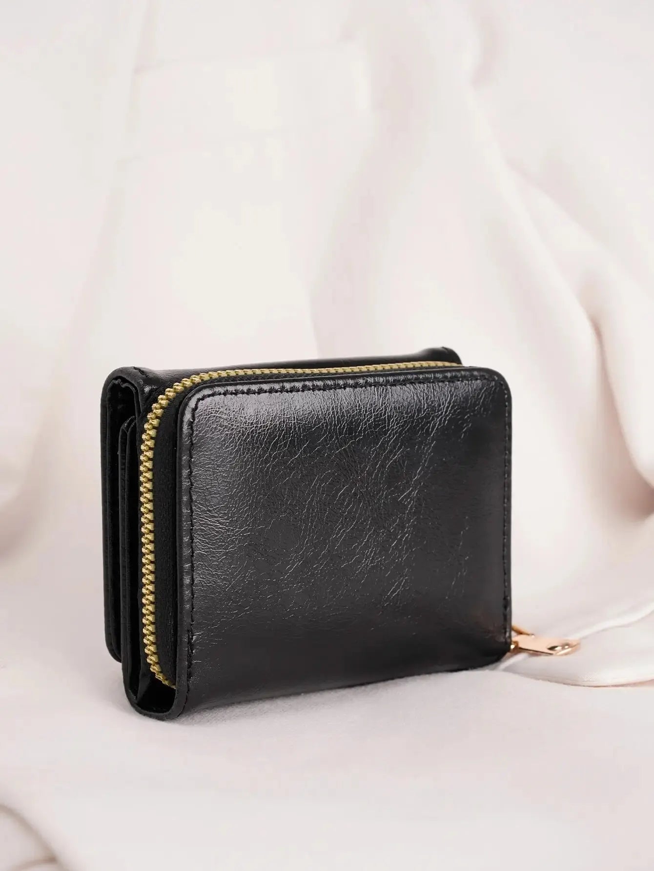 Billetera pequeña con botón a presión