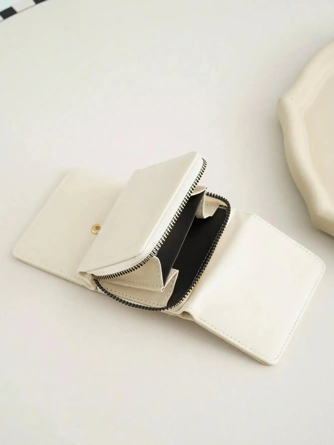 Billetera pequeña con botón a presión