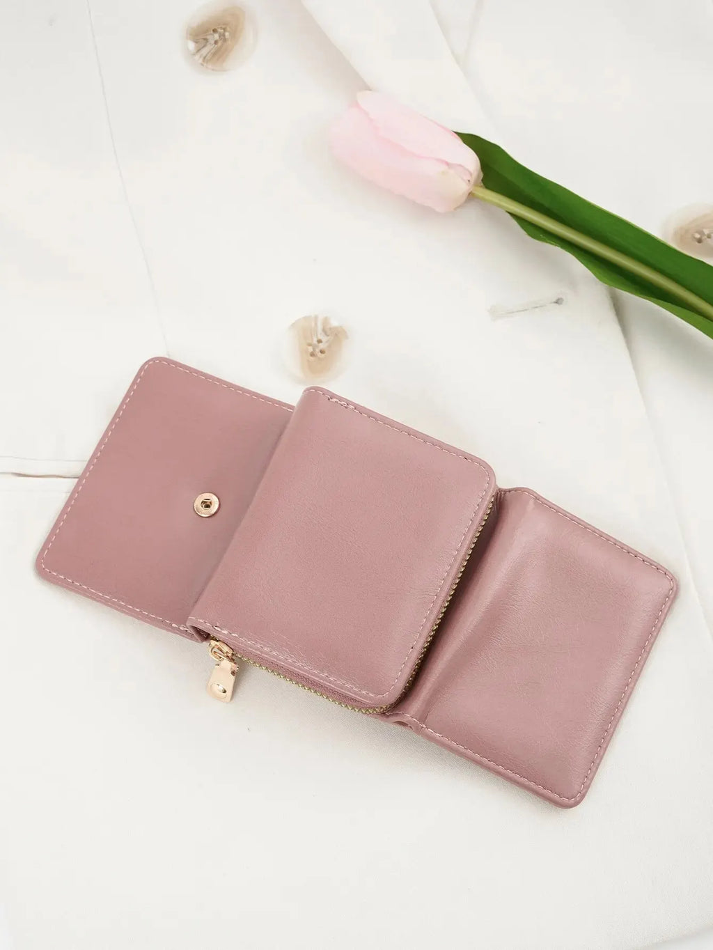 Billetera pequeña con botón a presión