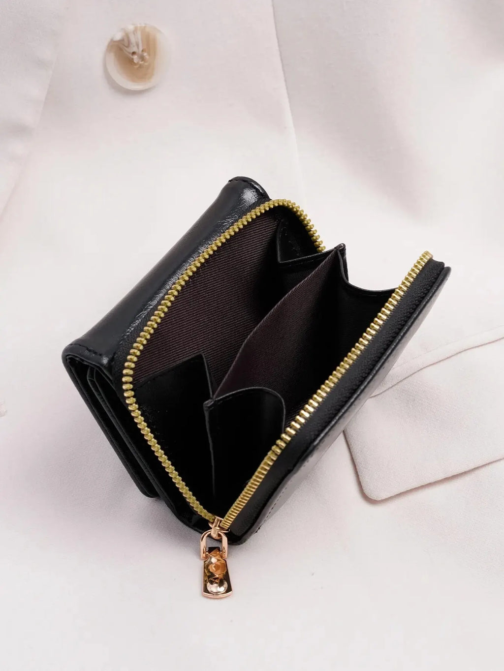 Billetera pequeña con botón a presión